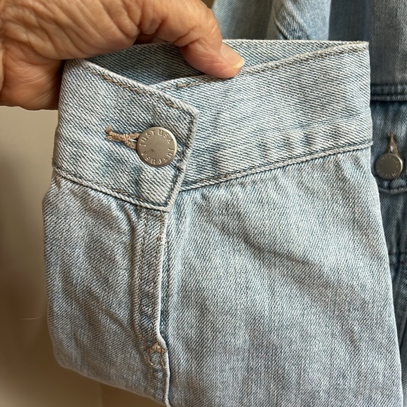 JUSTUSA Cropped Distressed Raw Hem Jean Jacket Size Large - Picture 3 of 10